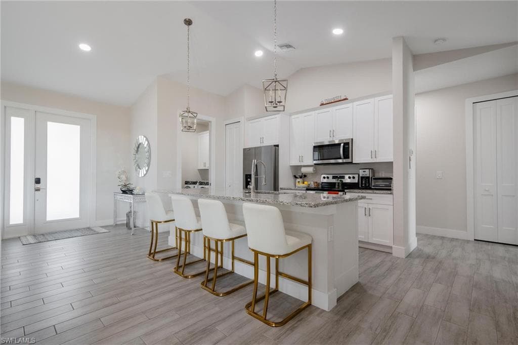 4665 Keylargo LN-8