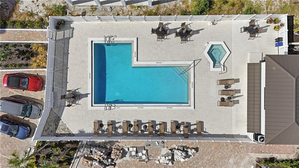2532 Estero BLVD 102-28