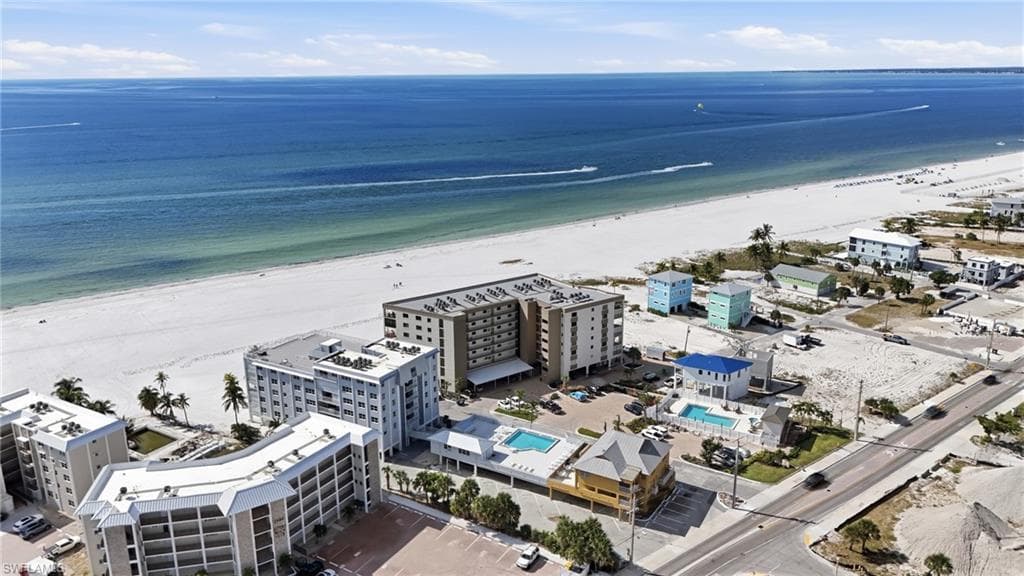 2532 Estero BLVD 102-35