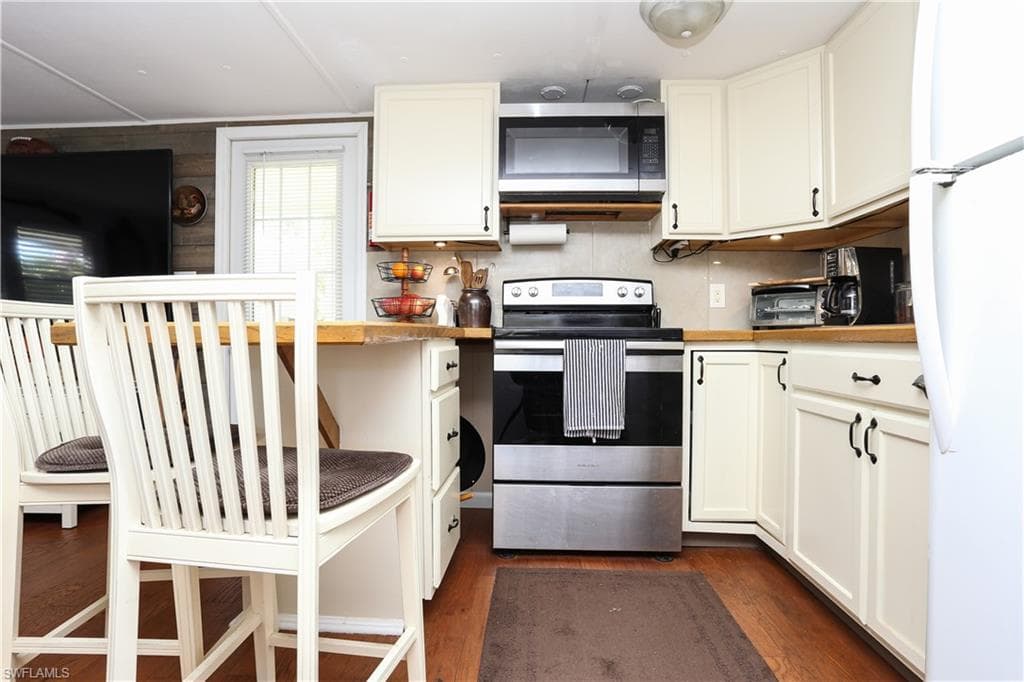 893 Manatee RD-11