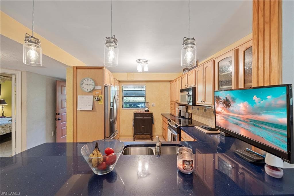 9395 Pennsylvania AVE 3-7