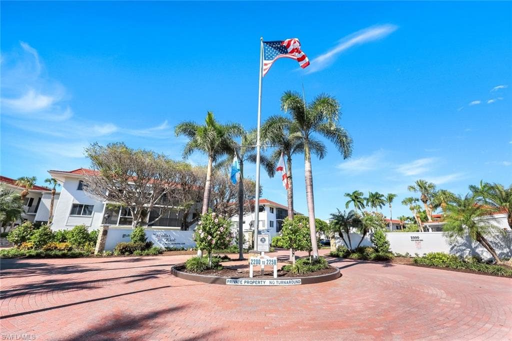 2211 Gulf Shore BLVD N C4-22