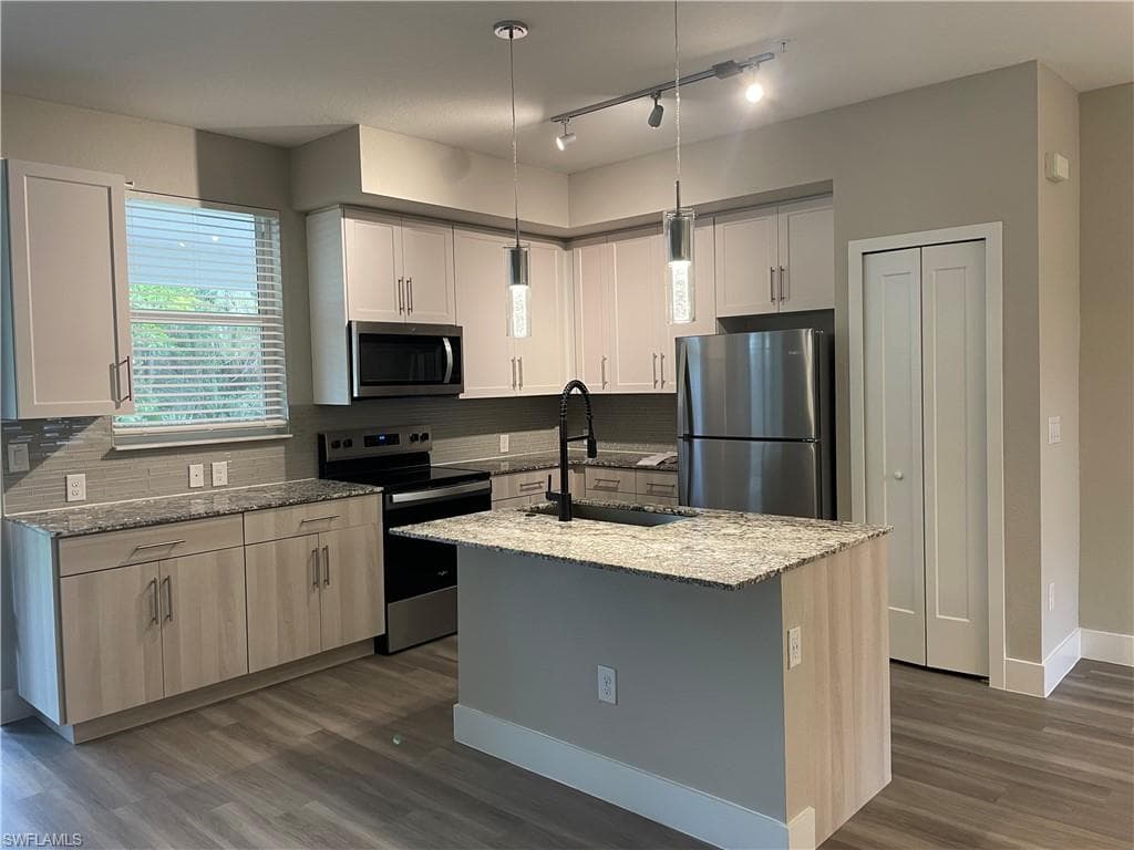 7033 Ambrosia LN 408-3