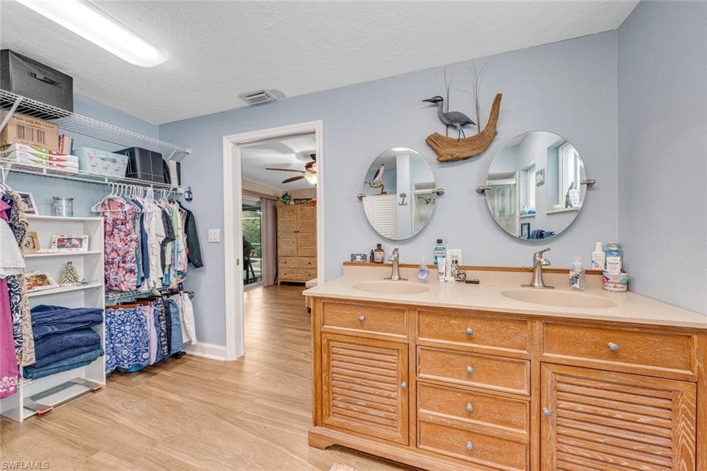 1076 Captains Walk ST-33