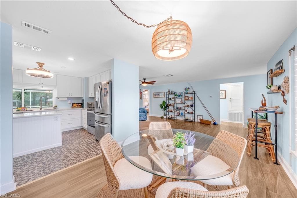 1076 Captains Walk ST-14