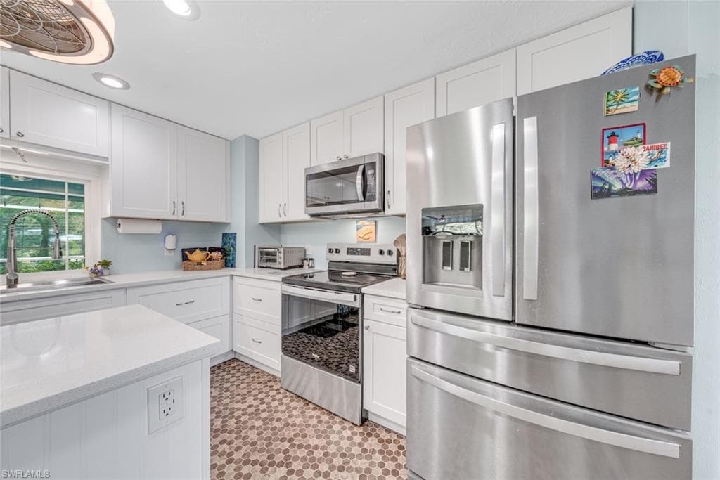 1076 Captains Walk ST-18
