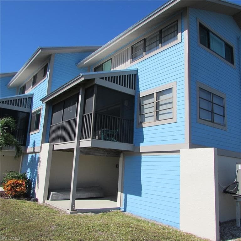 5371 Blue Crab CIR 1-2
