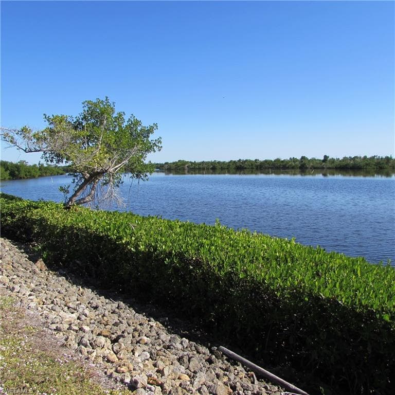 5371 Blue Crab CIR 1-3