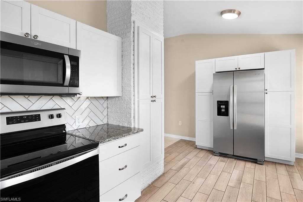275 LAKEVIEW DR-9