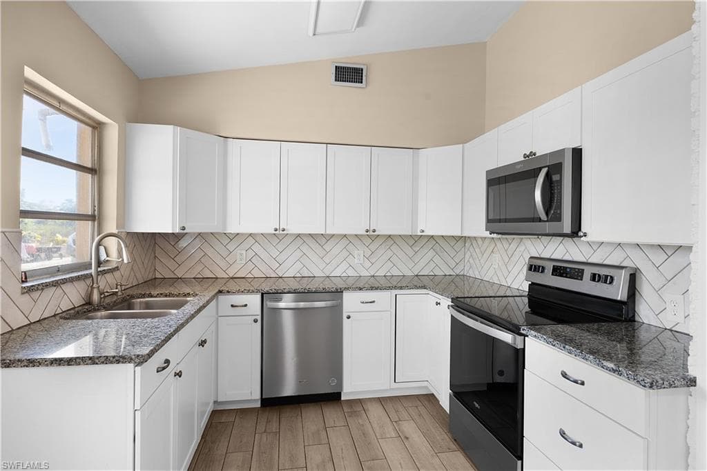 275 LAKEVIEW DR-8