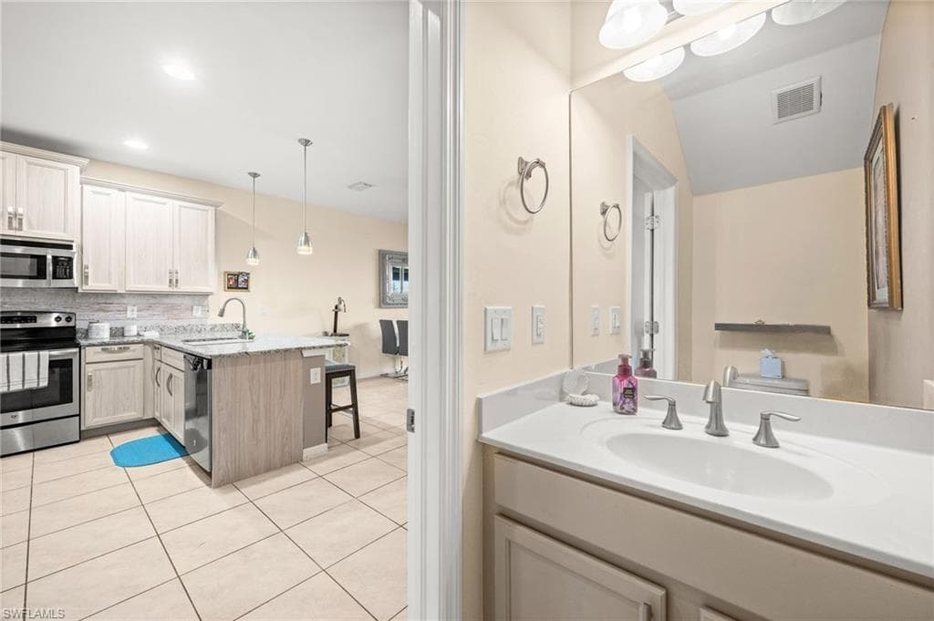 10820 Alvara WAY-26