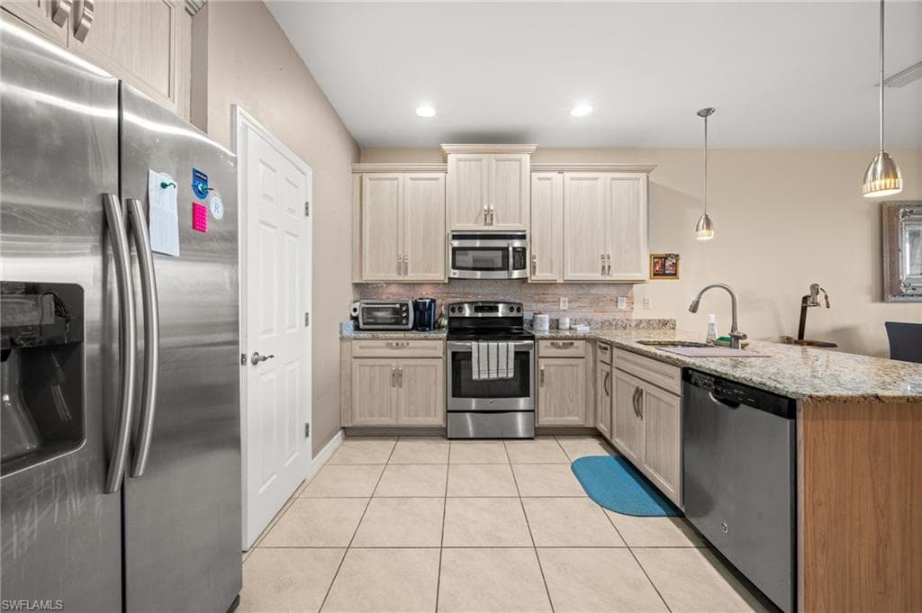 10820 Alvara WAY-24