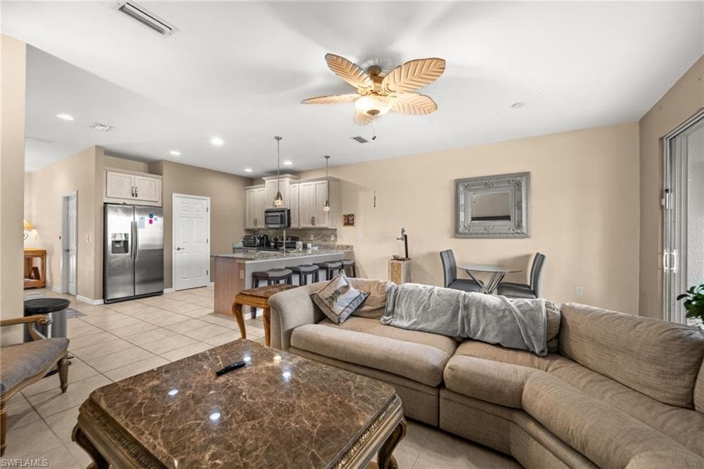 10820 Alvara WAY-33