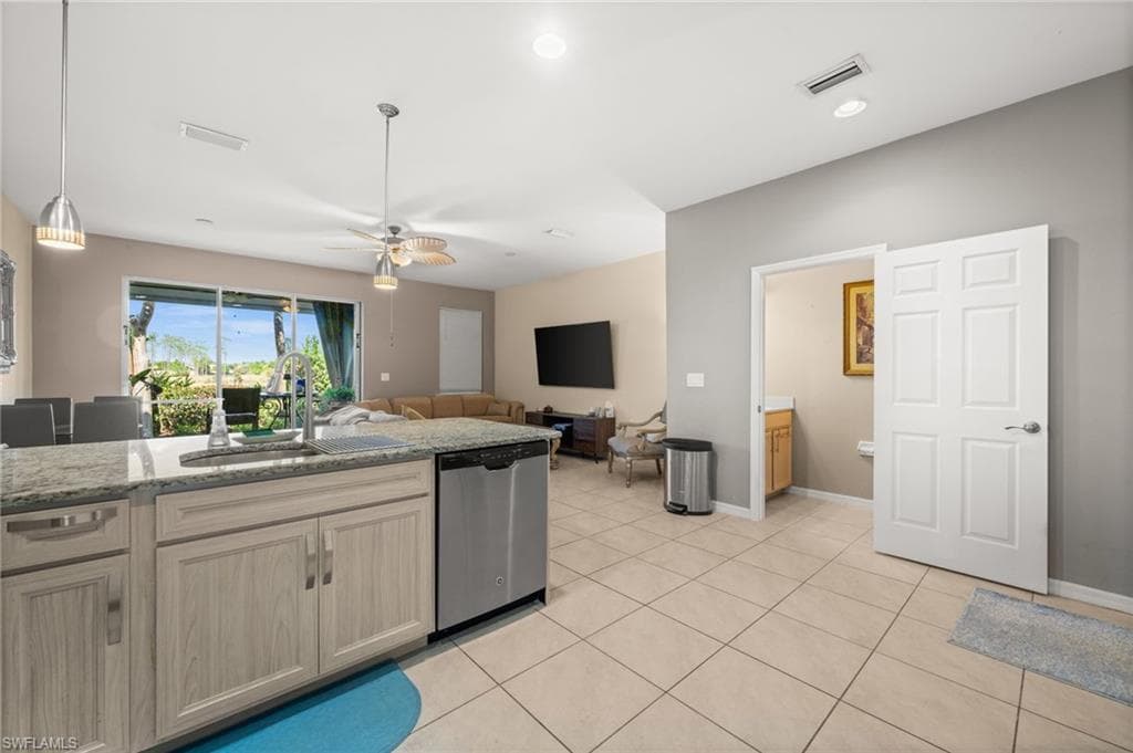 10820 Alvara WAY-25