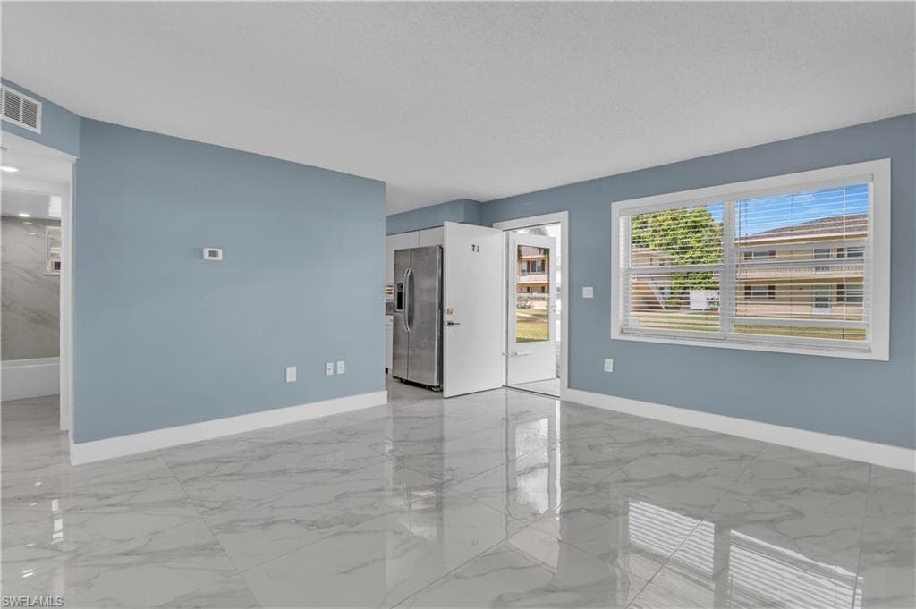 3325 Airport RD N T1-5