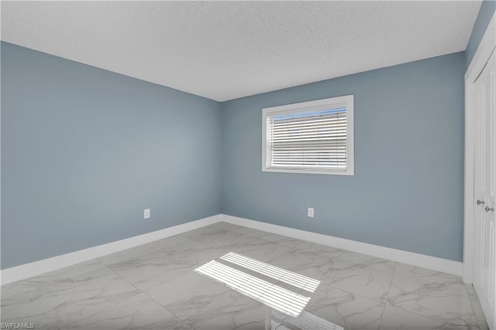 3325 Airport RD N T1-4