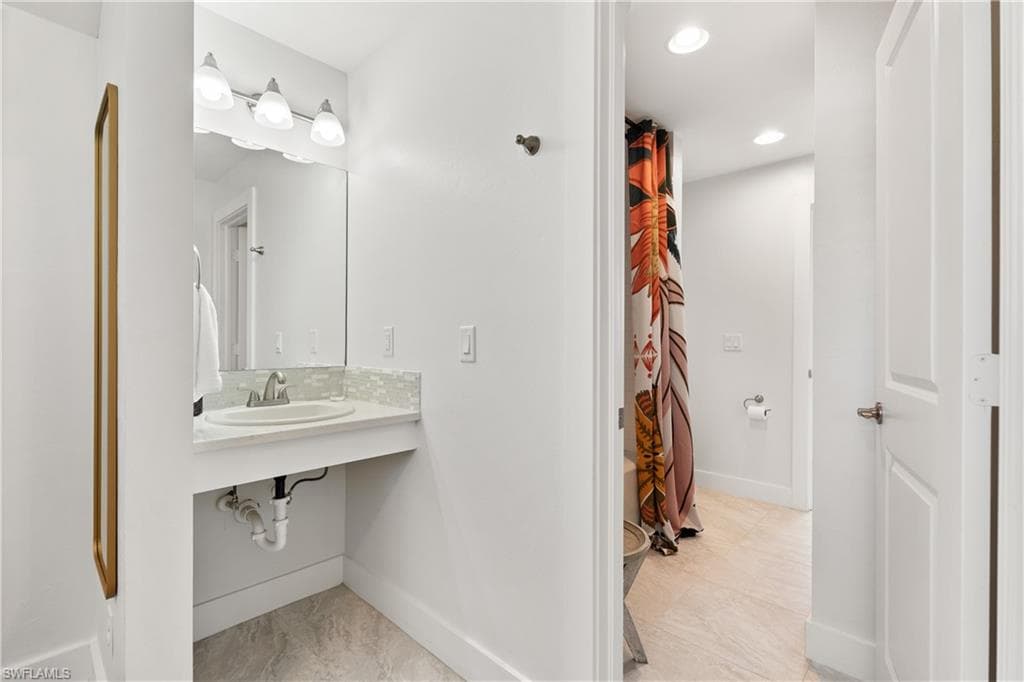 3060 Woodside AVE-22
