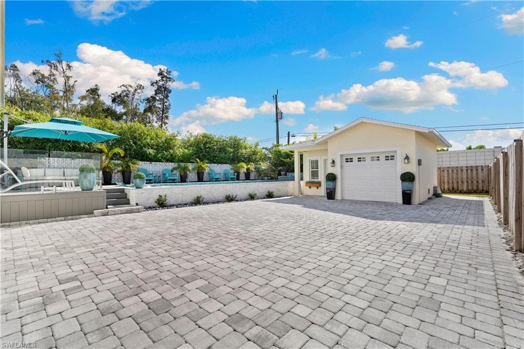 3060 Woodside AVE-32