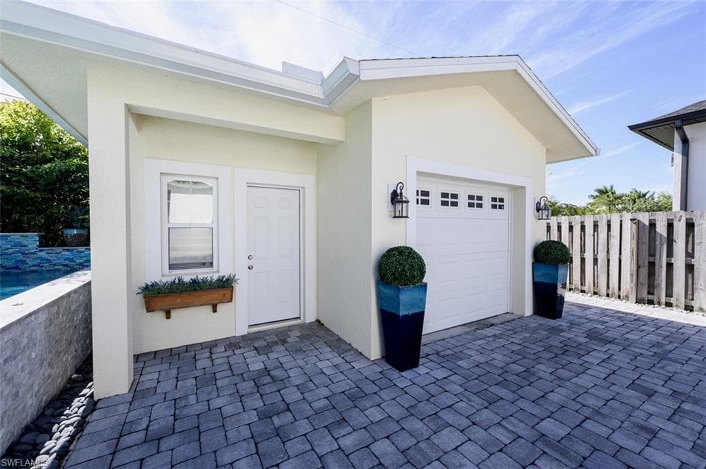 3060 Woodside AVE-33