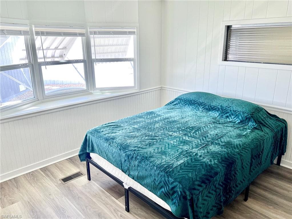 301 Dillard AVE-17