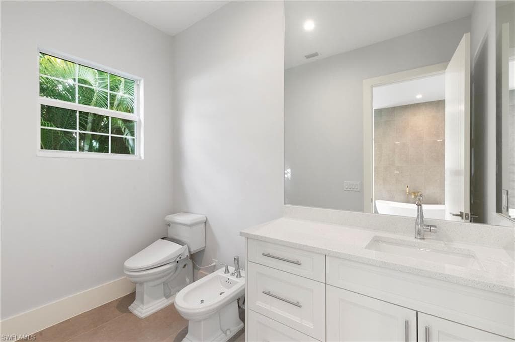 1086 Michigan AVE-23