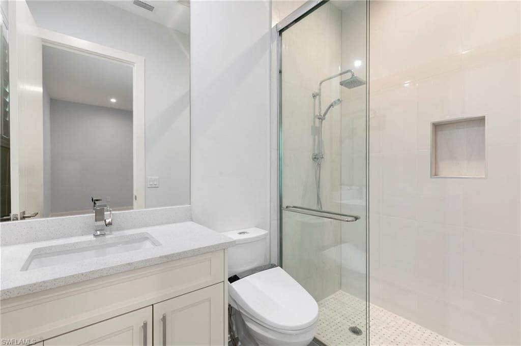1086 Michigan AVE-27