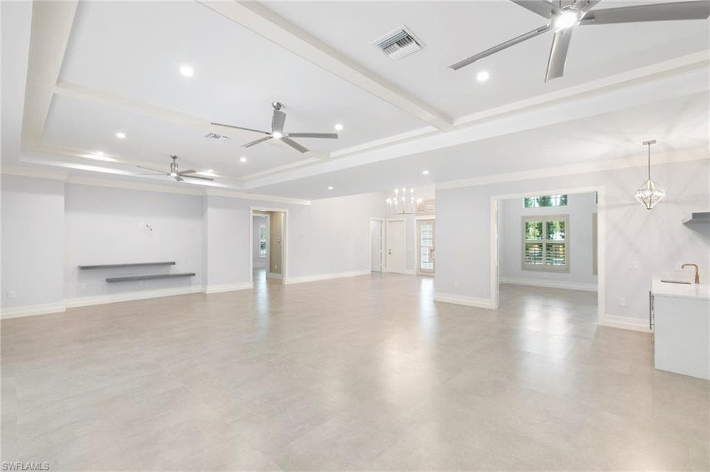 1086 Michigan AVE-13