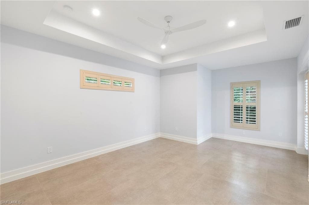 1086 Michigan AVE-16