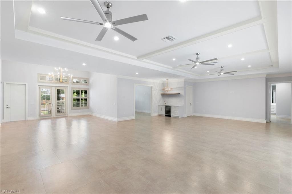 1086 Michigan AVE-12