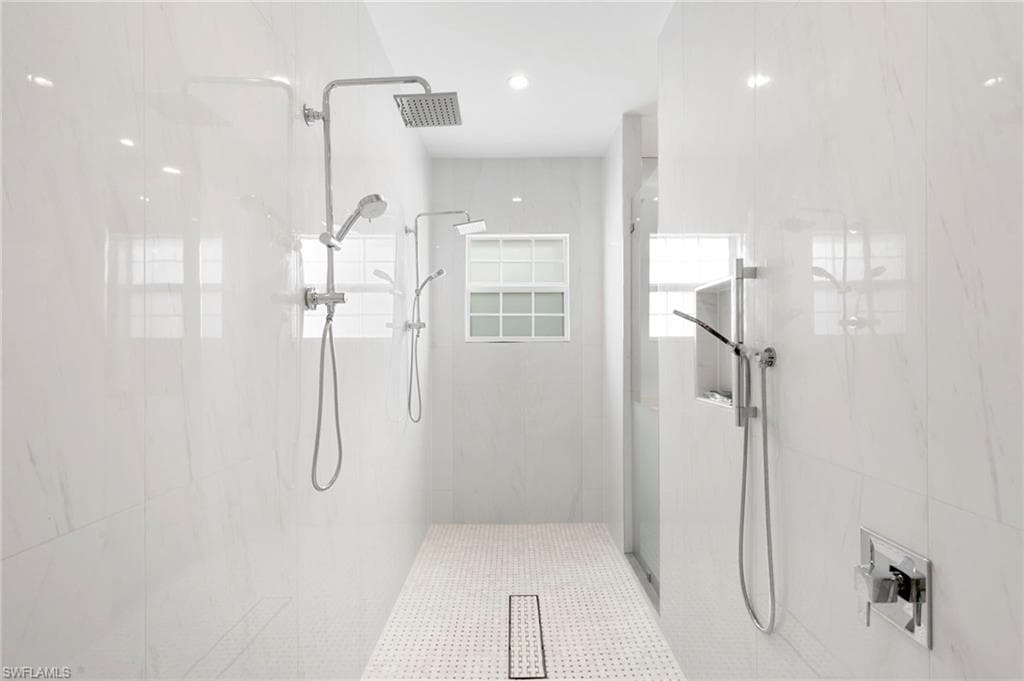 1086 Michigan AVE-22