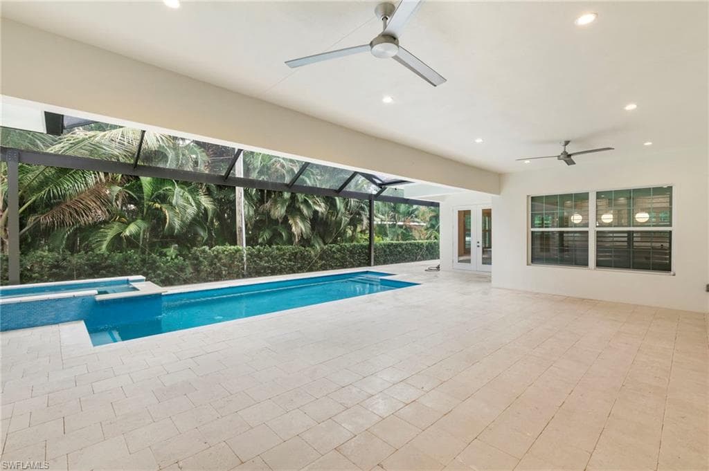 1086 Michigan AVE-36