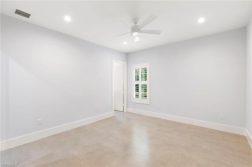 1086 Michigan AVE-28