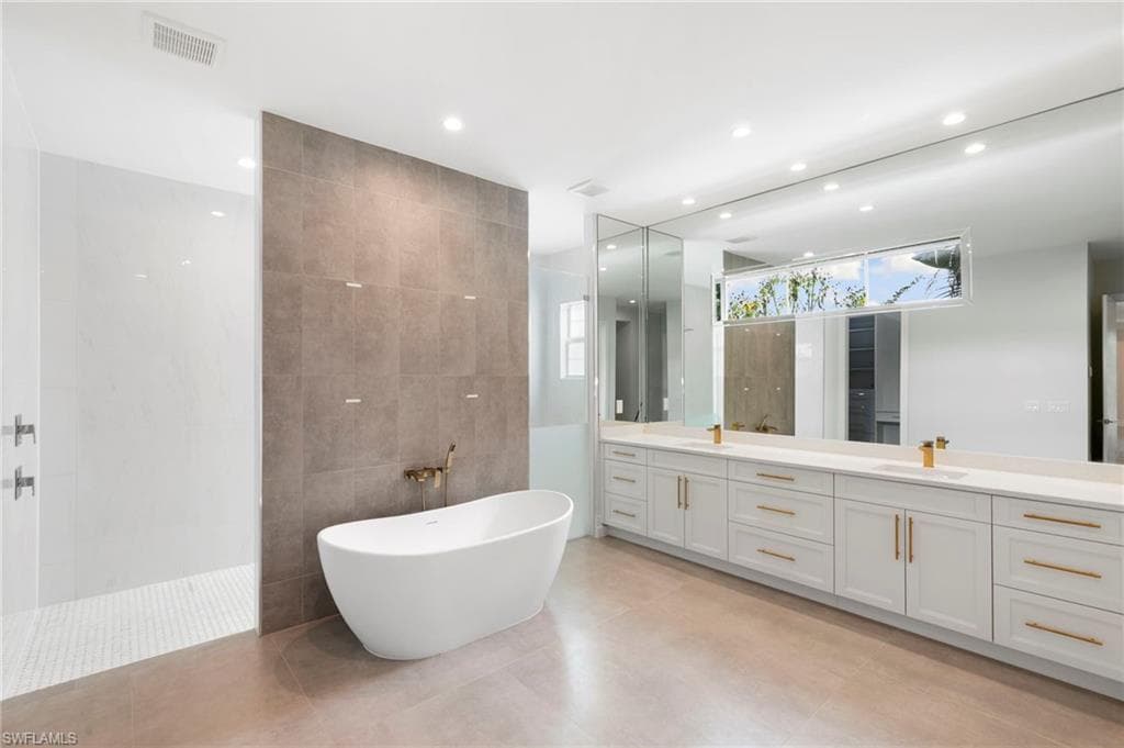 1086 Michigan AVE-20