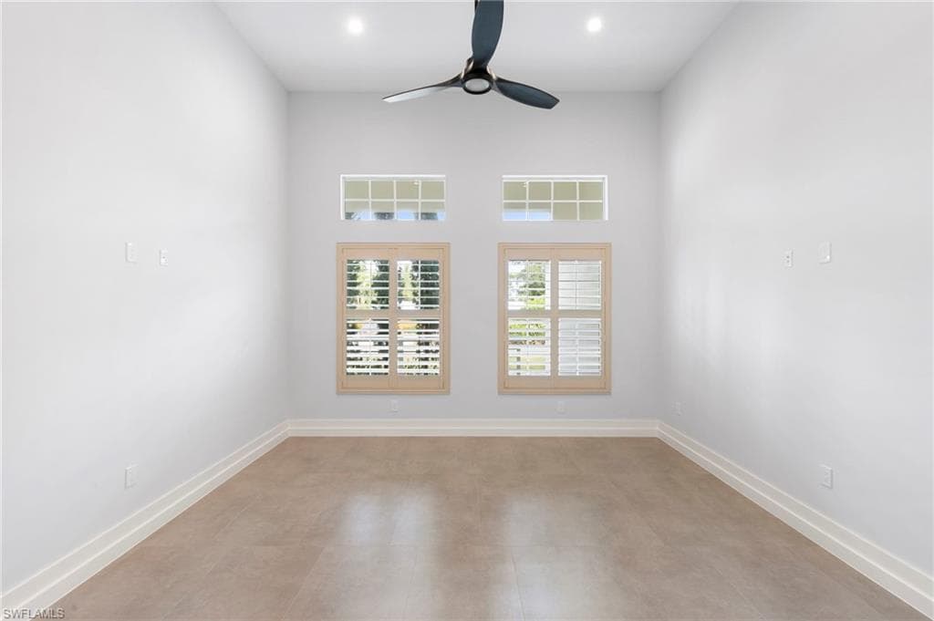 1086 Michigan AVE-24