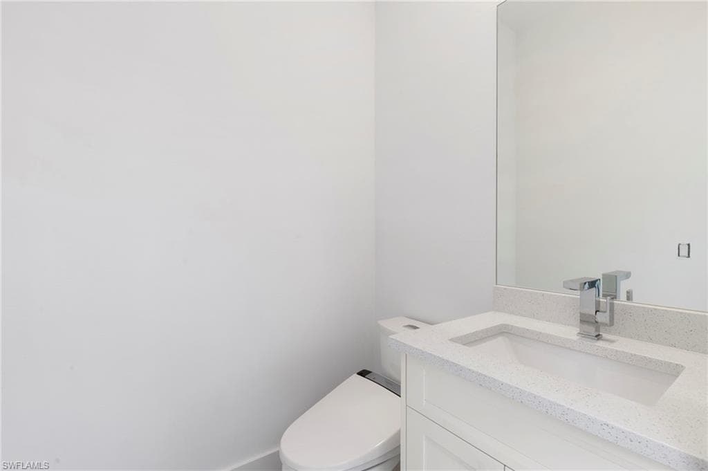 1086 Michigan AVE-30