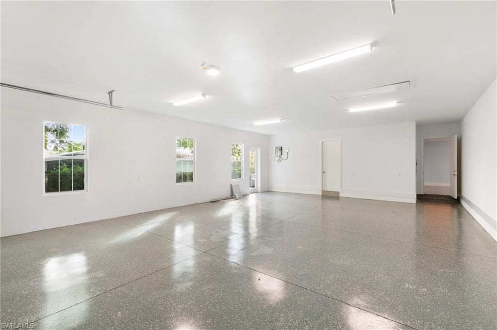 1086 Michigan AVE-33