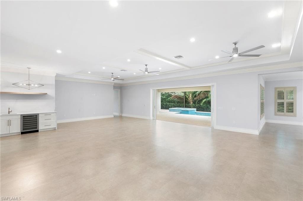 1086 Michigan AVE-11