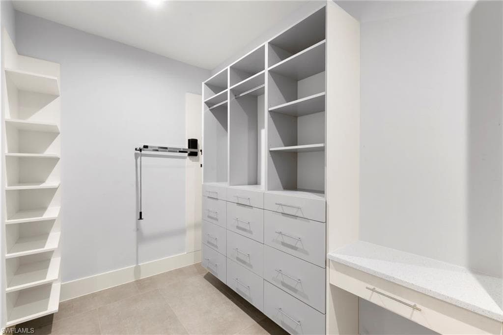 1086 Michigan AVE-19