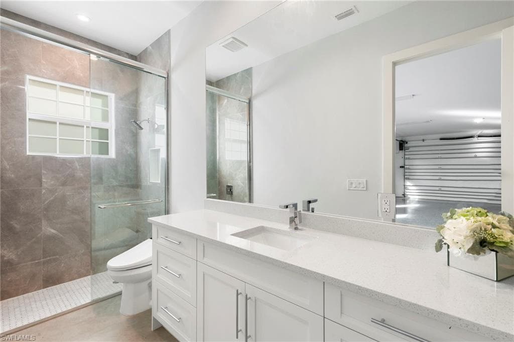 1086 Michigan AVE-31