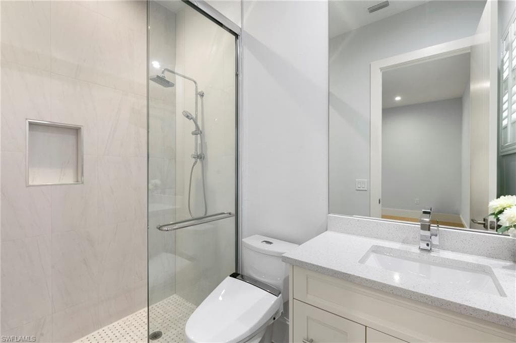 1086 Michigan AVE-29