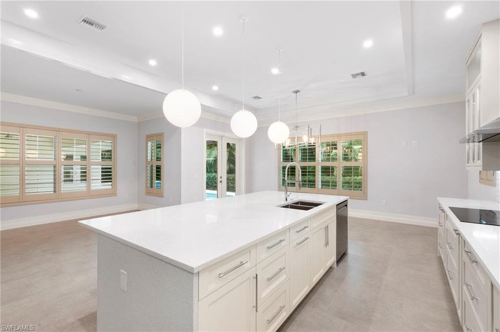 1086 Michigan AVE-8