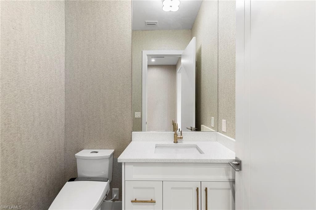 1086 Michigan AVE-25