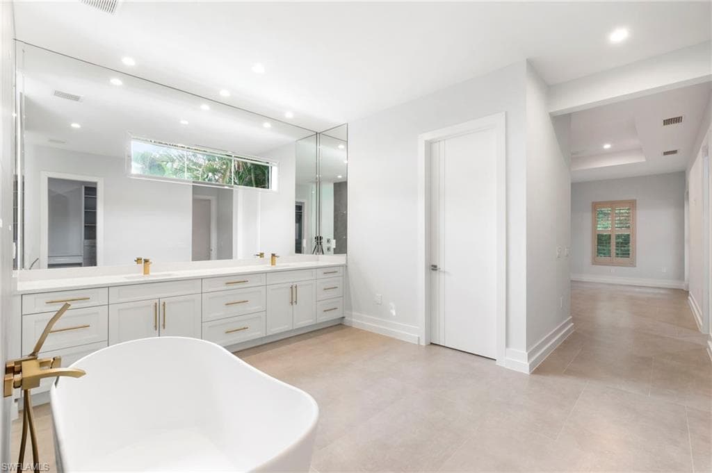 1086 Michigan AVE-21