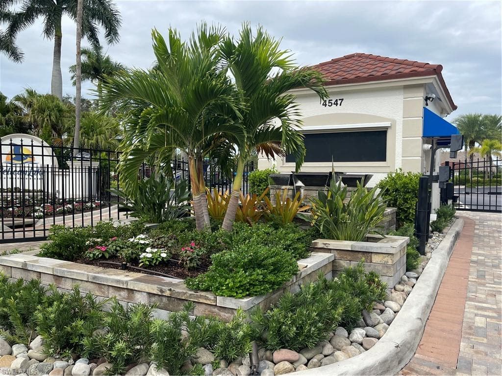 4662 Southern Breeze DR-30