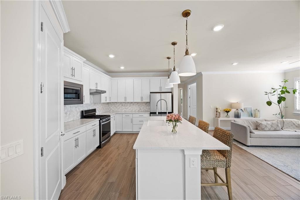 6825 Greenbriar CT-11