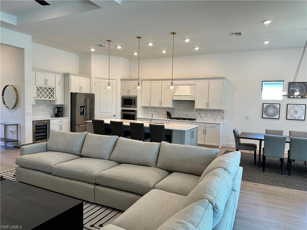 9260 Cormorant DR-6
