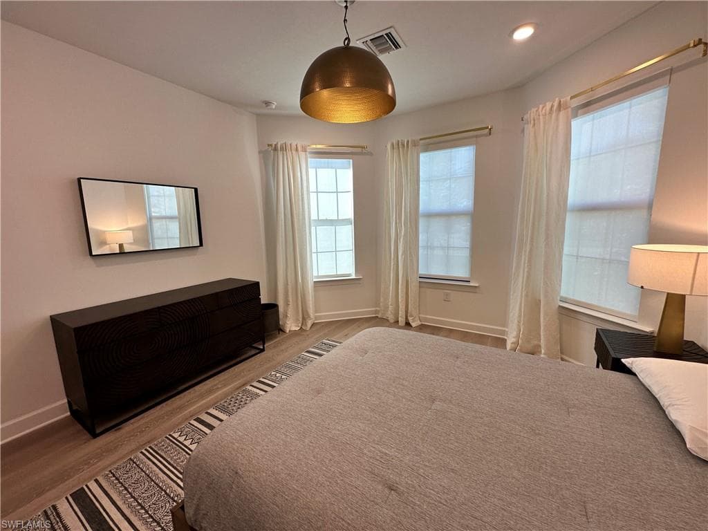 9260 Cormorant DR-25