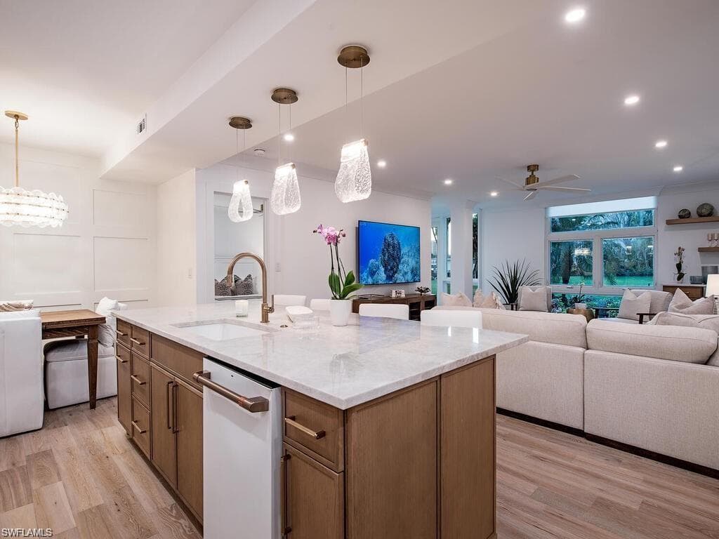 400 Park Shore DR 102-2