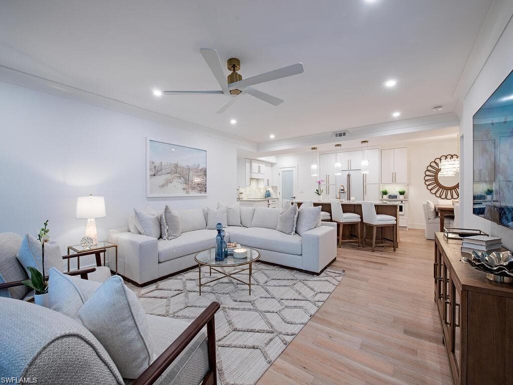 400 Park Shore DR 102-6