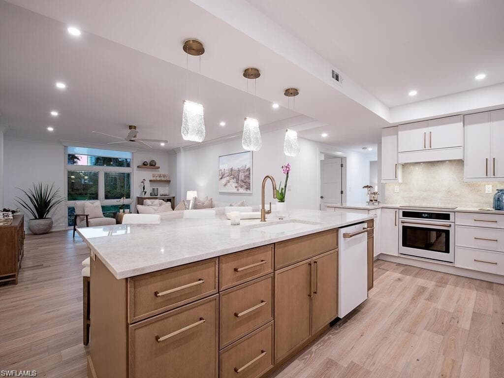 400 Park Shore DR 102-5